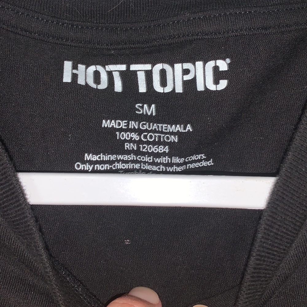 Hot topic graphic crop top - Picture 2 of 3